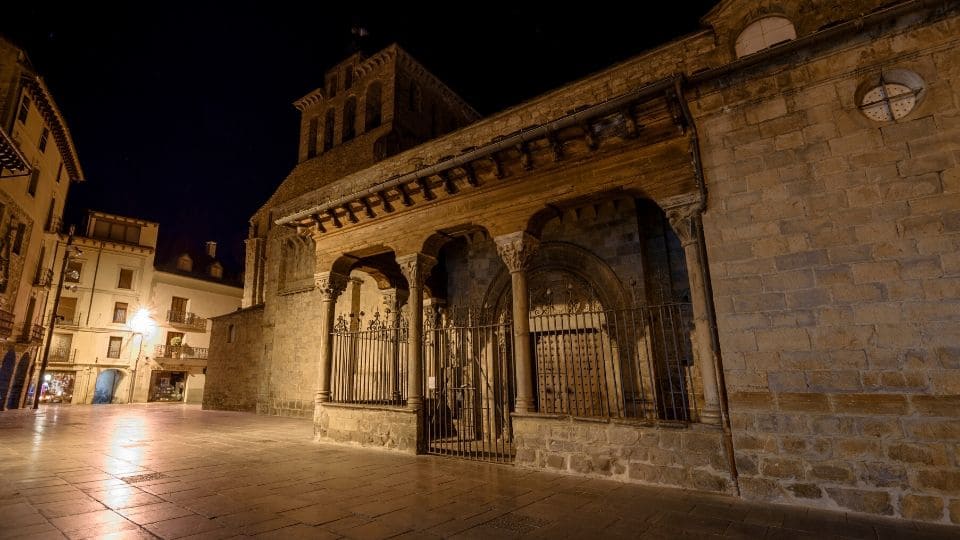 Cattedrale di san pietro apostolo a jaca sul cammino aragonese