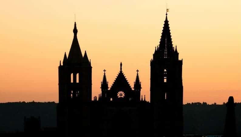 cattedrale di Leon al tramonto e1601743418666 Cattedrale di león al tramonto