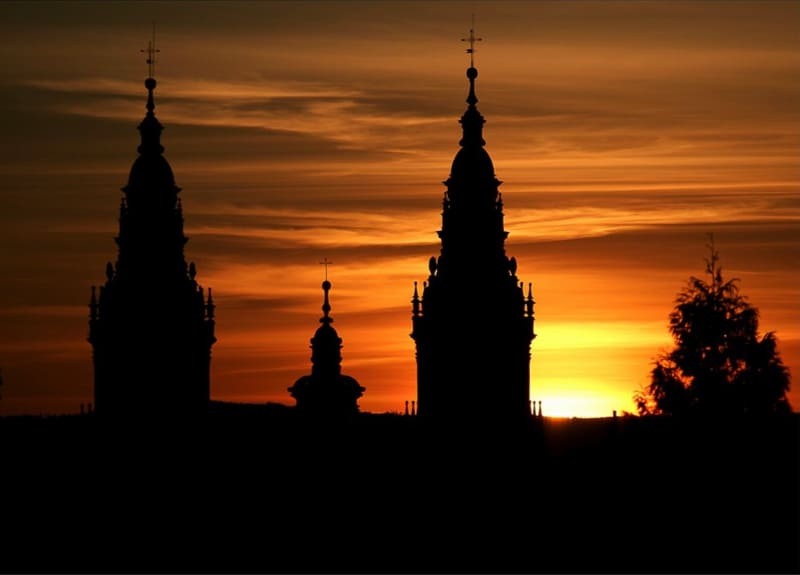 le guglie della Cattedrale di Santiago al tramonto Le guglie della cattedrale di santiago al tramonto