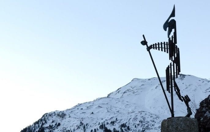 statua moderna di un pellegrino sul Cammino Aragonese e1601996157211 Statua moderna di un pellegrino sul cammino aragonese