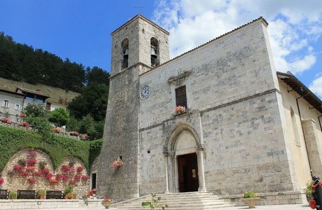 la Chiesa di San Pietro e Paolo a Pescasseroli la Chiesa di San Pietro e Paolo a Pescasseroli