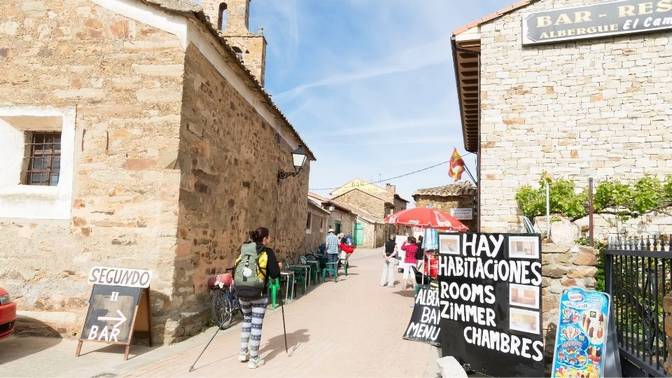 un bar con albergue sul Cammino di Santiago un bar con albergue sul Cammino di Santiago