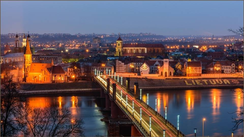 Vista della citta di Kaunas sul Cammino Lituano Vista della città di Kaunas sul Cammino Lituano