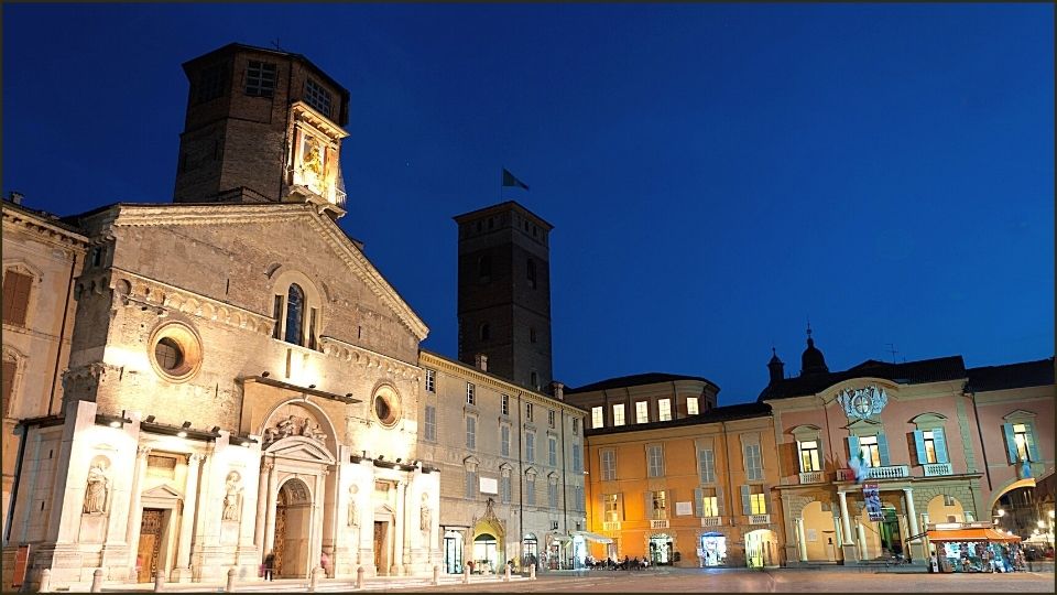 Piazza del Duomo a Reggio Emilia Piazza del Duomo a Reggio Emilia