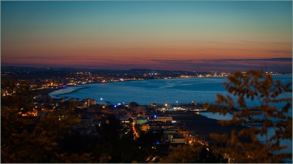Vista di Rimini tra i percorsi a piedi in Emilia Romagna Vista di Rimini tra i percorsi a piedi in Emilia Romagna