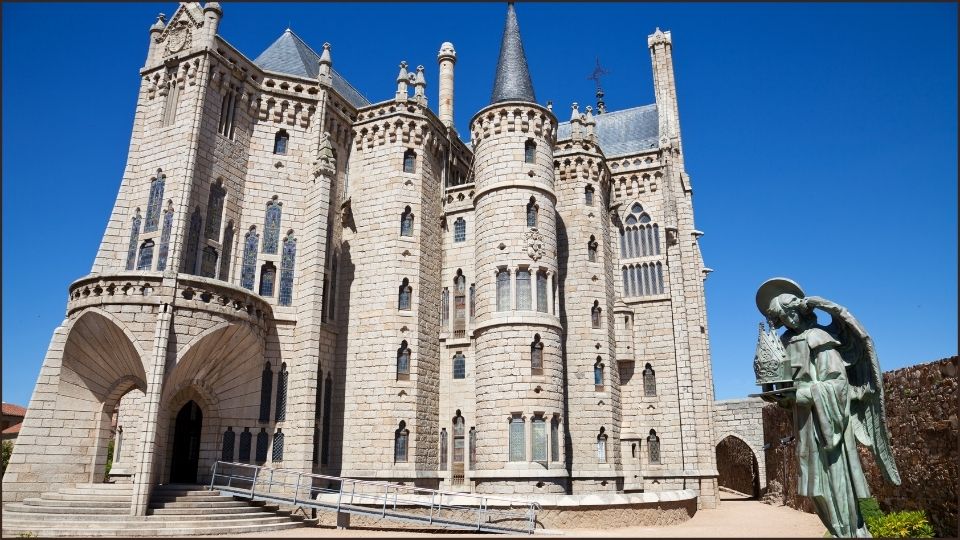 Il Palazzo Episcopale di Astorga Il Palazzo Episcopale di Astorga