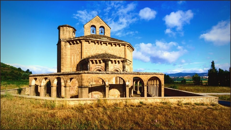 La Chiesa di Santa Maria di Eunate La Chiesa di Santa Maria di Eunate