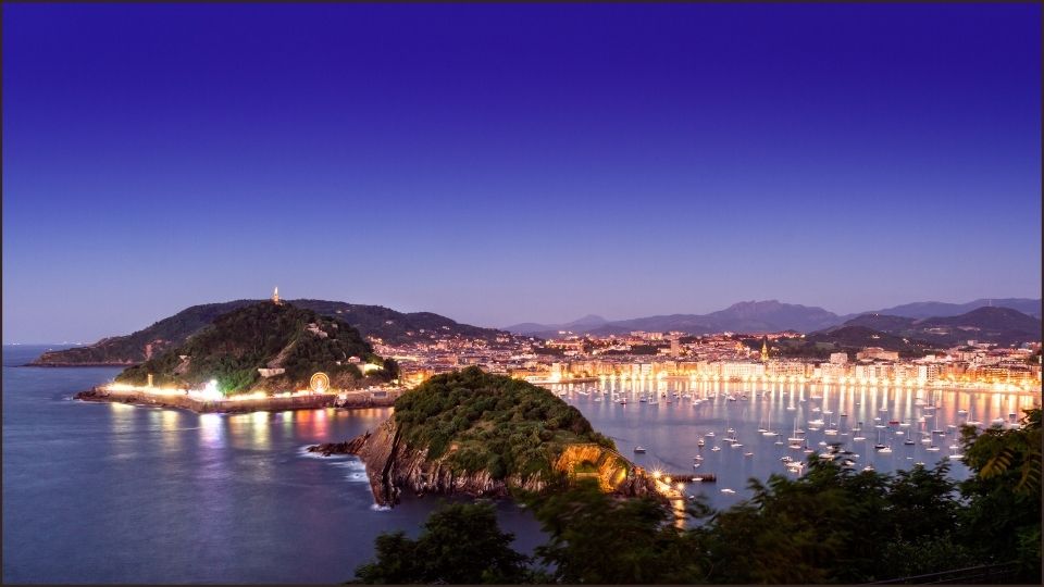 Vista di San Sebastian sul Cammino di Santiago percorso del Nord Vista di San Sebastian sul Cammino di Santiago percorso del Nord