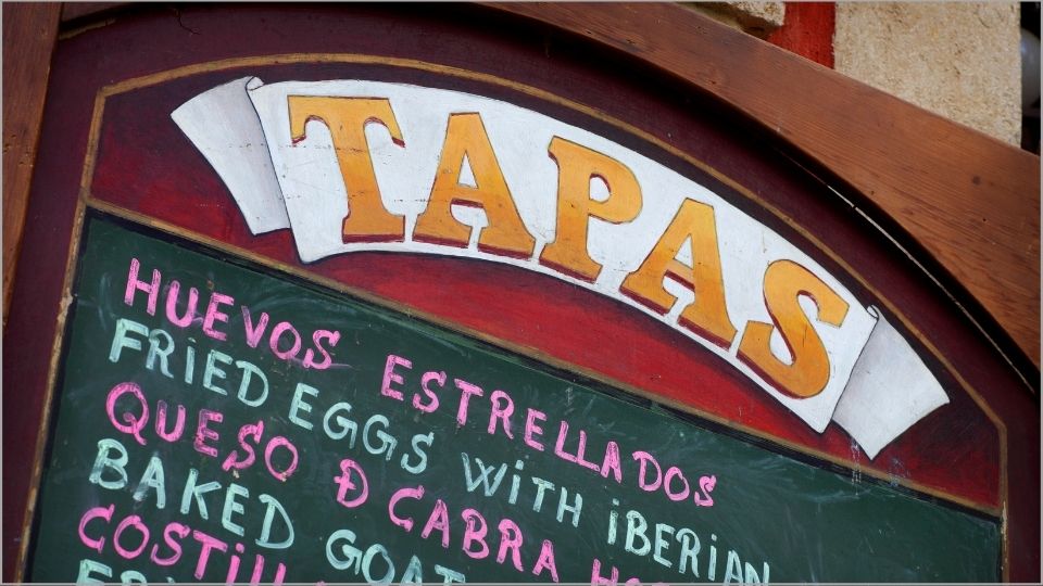 Le tapas sono i migliori stuzzichini della cucina spagnola Le tapas sono i migliori stuzzichini della cucina spagnola