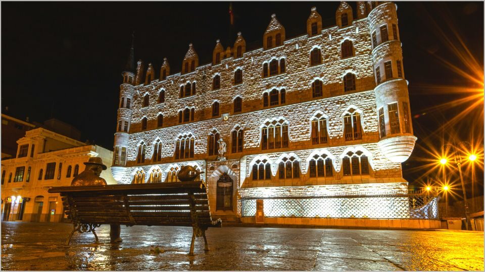 Casa Botines di Gaudi famosa a Leon e Spagna intera Casa Botines di Gaudi famosa a Leon e Spagna intera