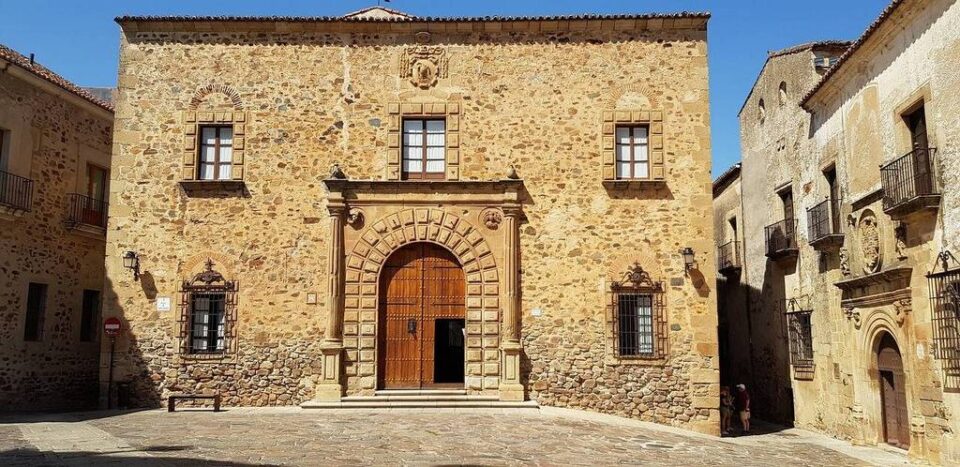 Cammino di Santiago di Estermadura il Palazzo Episcopale di Caceres Cammino di Santiago di Estermadura il Palazzo Episcopale di Caceres