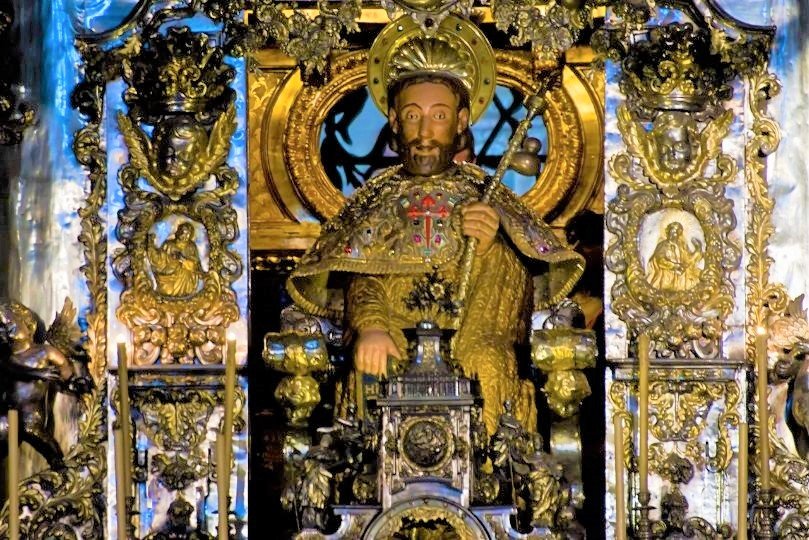 Statua di Santiago nella Cattedrale di Santiago di Compostela Statua di Santiago nella Cattedrale di Santiago di Compostela